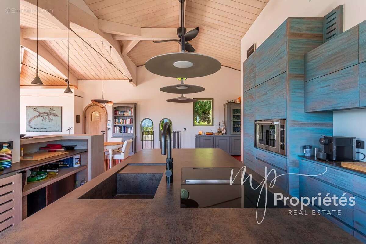 Maison à BORMES-LES-MIMOSAS