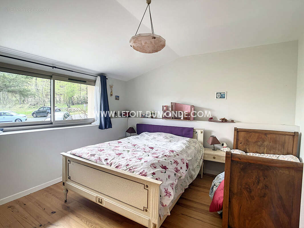 Maison à SAINT-GERMAIN-DU-SALEMBRE