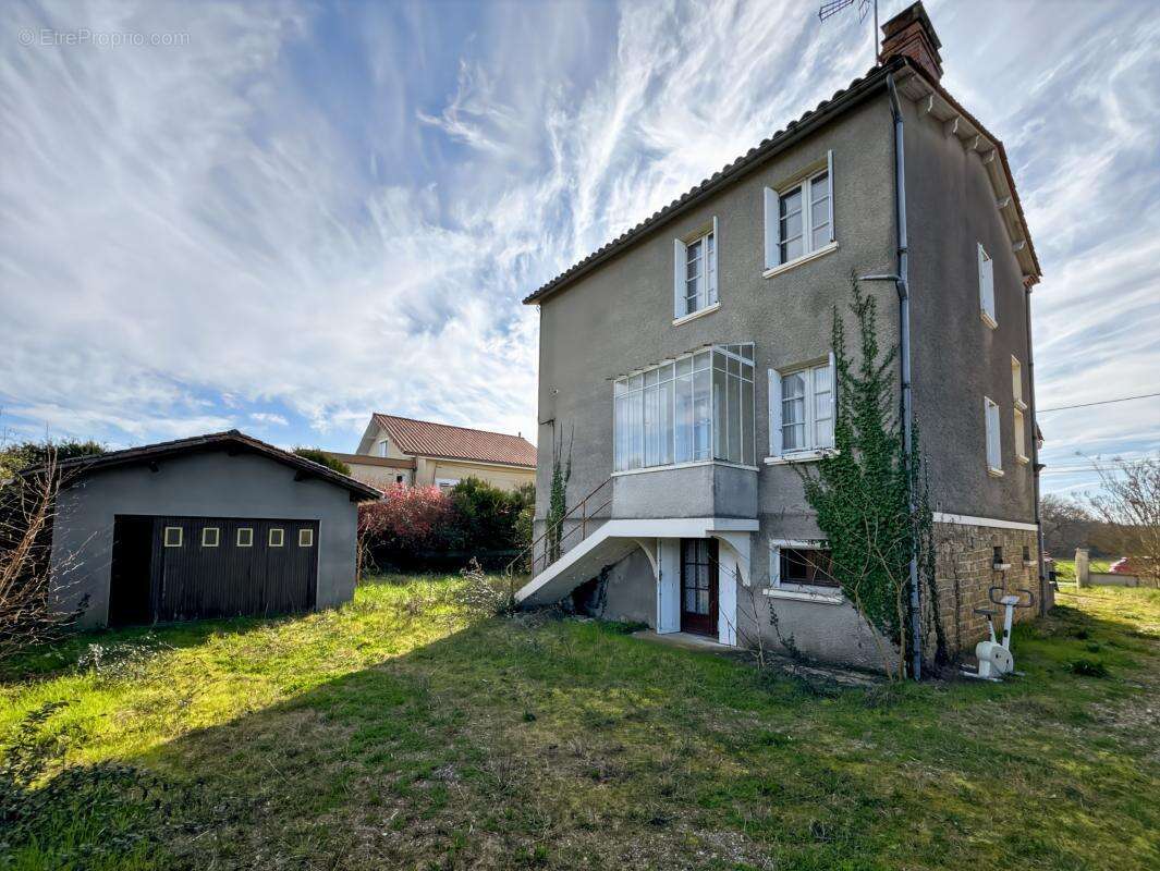 Maison à NEUVIC