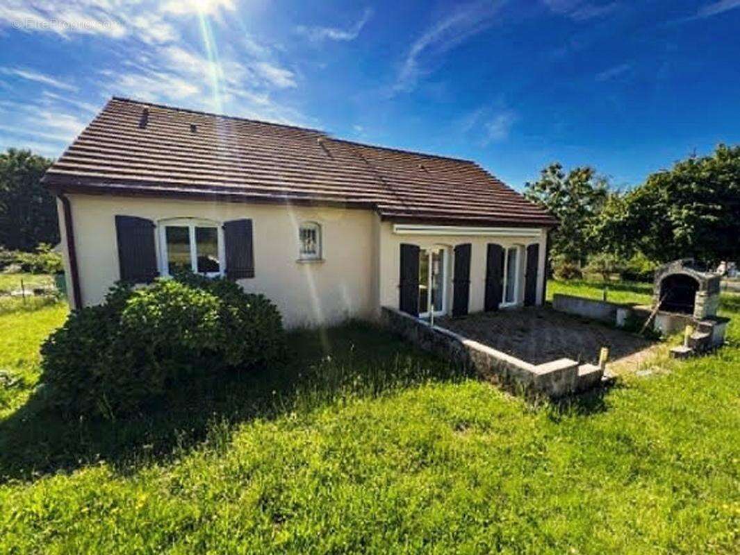 Maison à LADIGNAC-LE-LONG