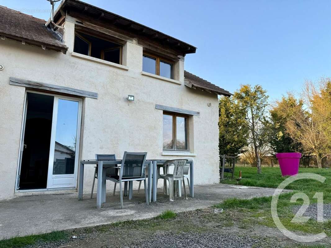 Maison à SAINT-OUEN-MARCHEFROY