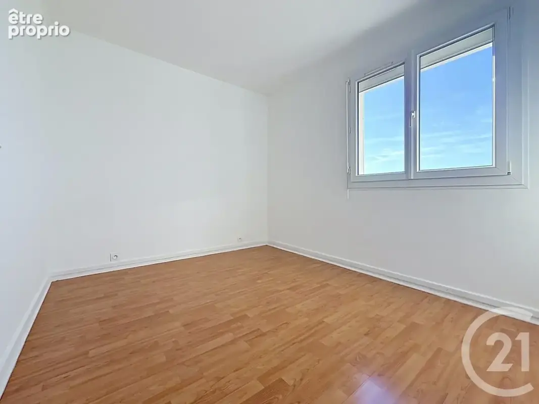 Appartement 3 pièces 61 m² à vendre à La Chapelle-Saint-Luc (10600) - photo 7