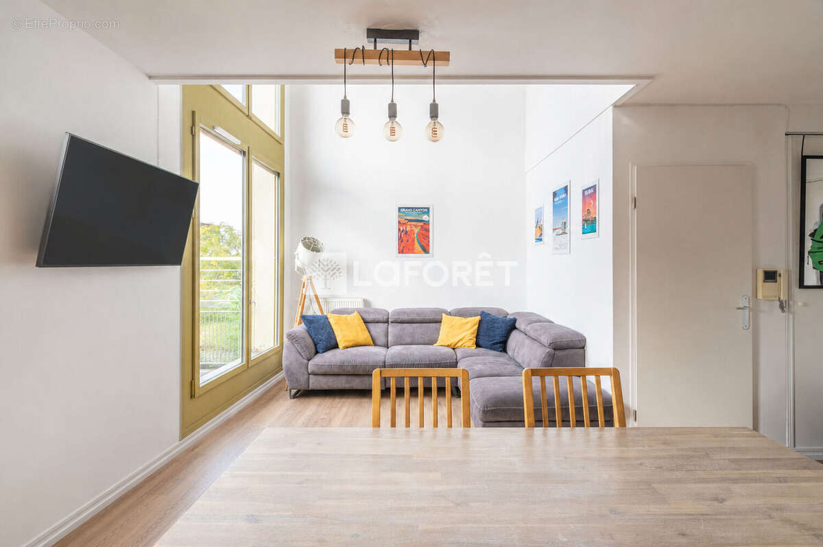 Juvisy-sur-Orge - Duplex 5 pièces de 93 m²  - terrasse de 22 m² - deux parkings et une cave - photo 3
