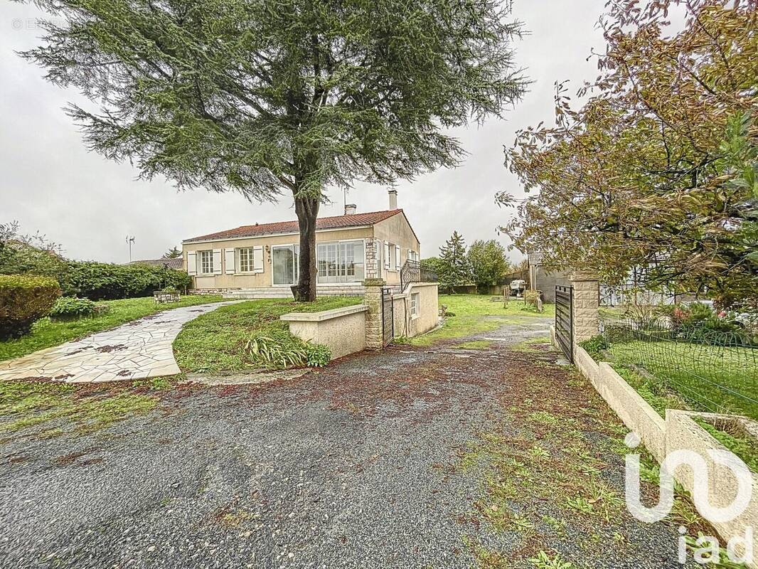 Photo 1 - Maison à CHARRON