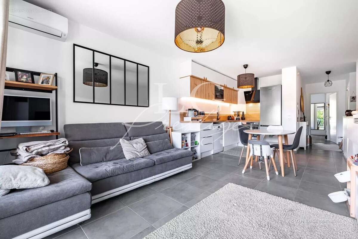 Appartement à MANDELIEU-LA-NAPOULE