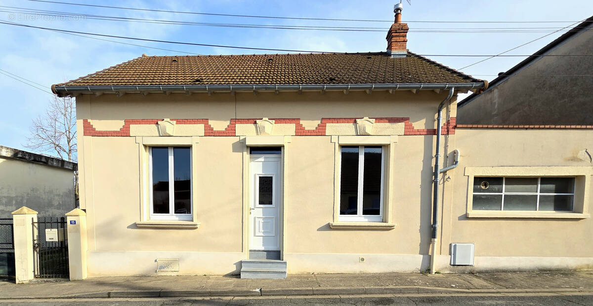Maison à YZEURE