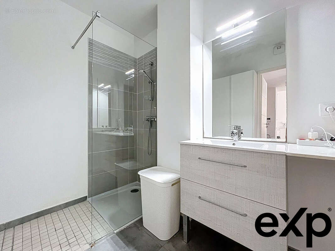 Appartement à ROQUEBRUNE-SUR-ARGENS