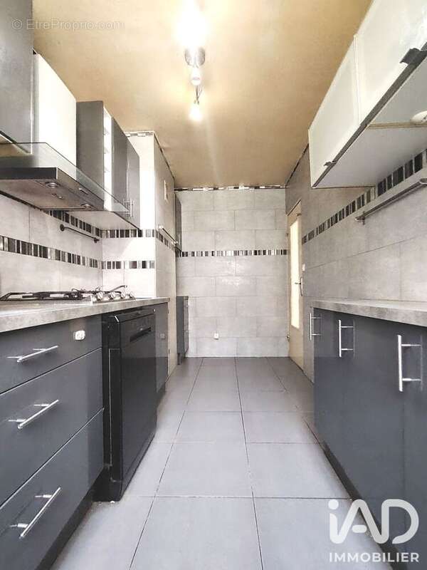 Appartement 80 m² à Les Ulis  - photo 4