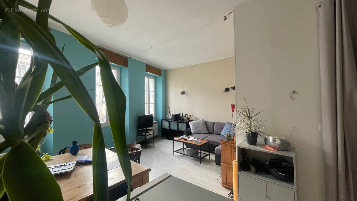 Appartement à MARSEILLE-5E
