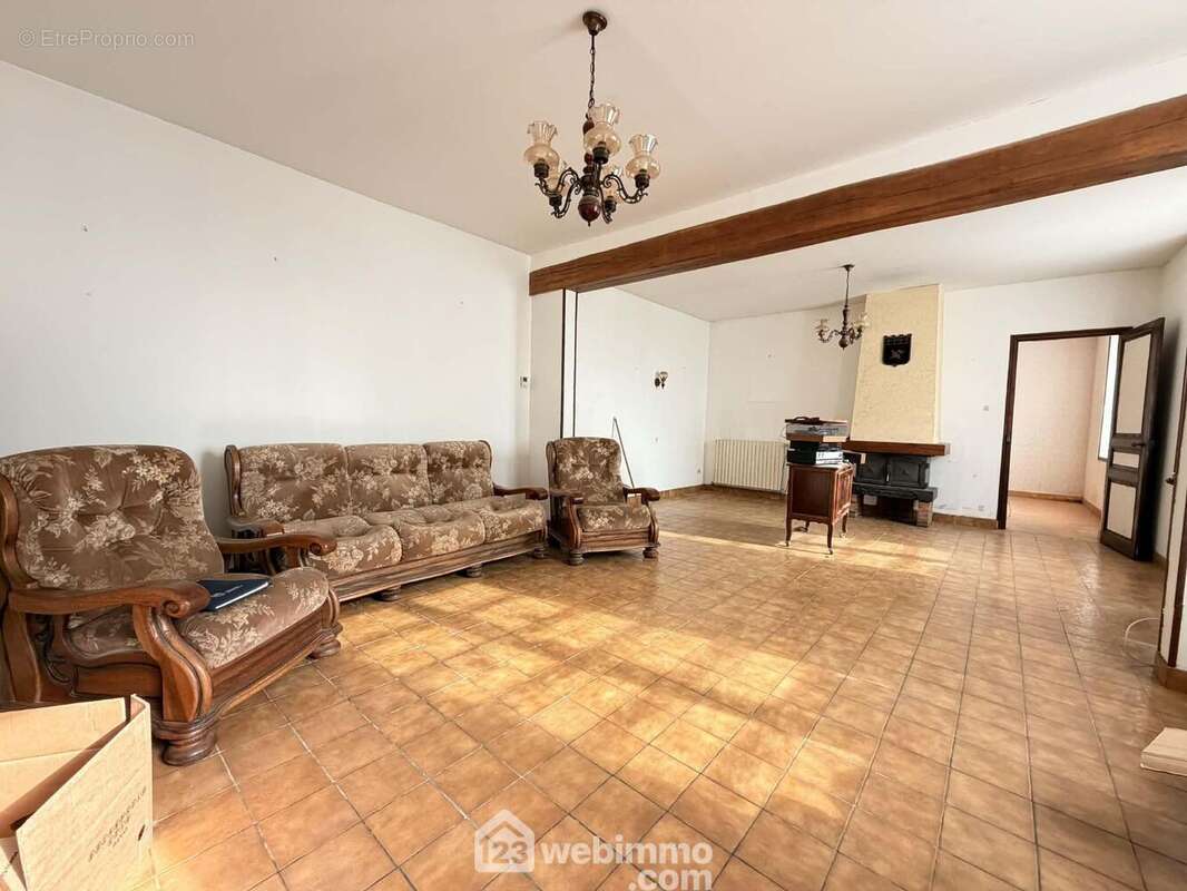 Vous serez séduits par cette pièce de vie de 37 m² - Maison à URCEL