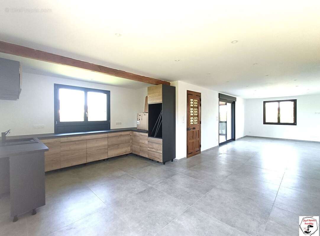 Maison 106 m² à Colombier-Le-Vieux  - photo 2