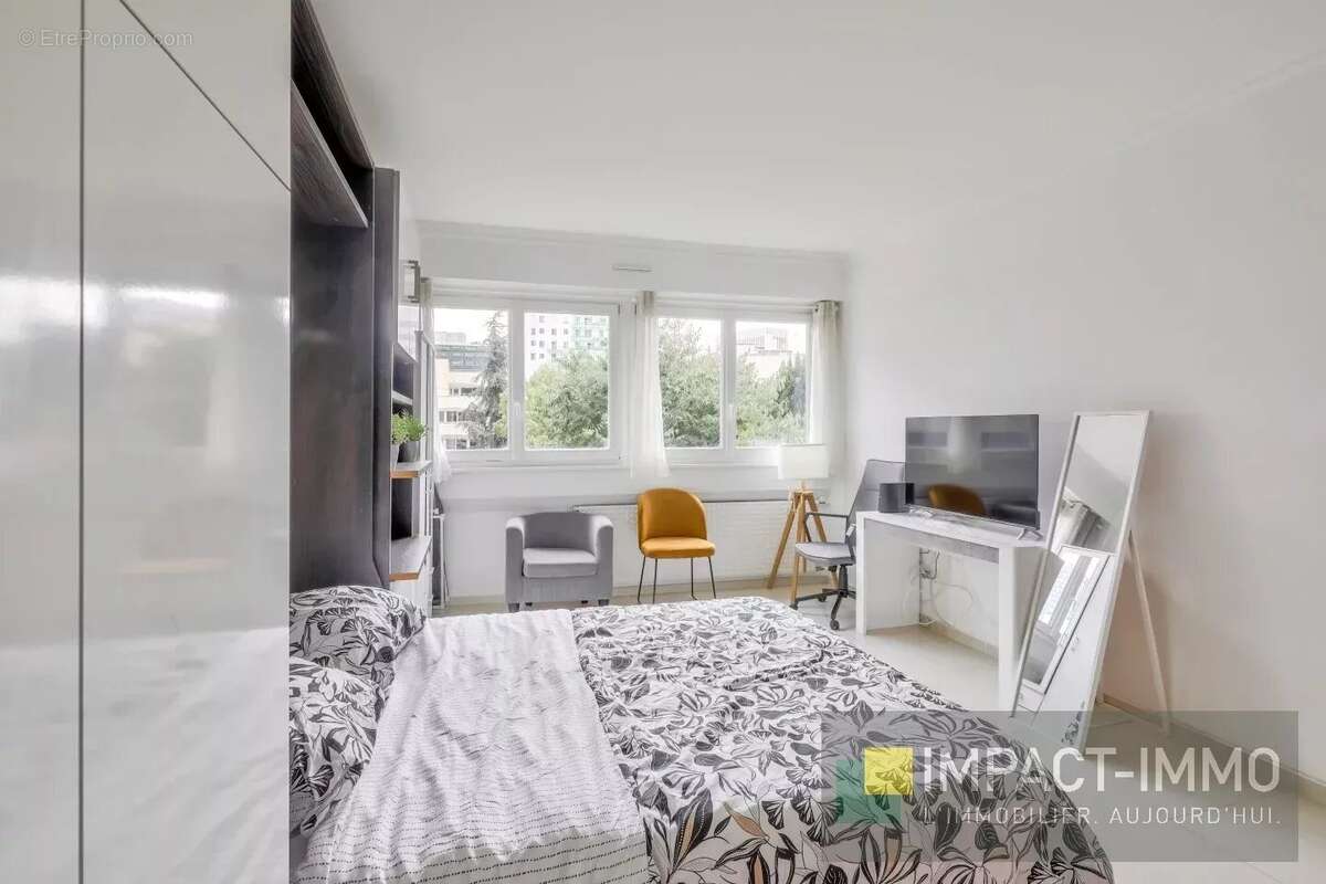 Appartement à COURBEVOIE