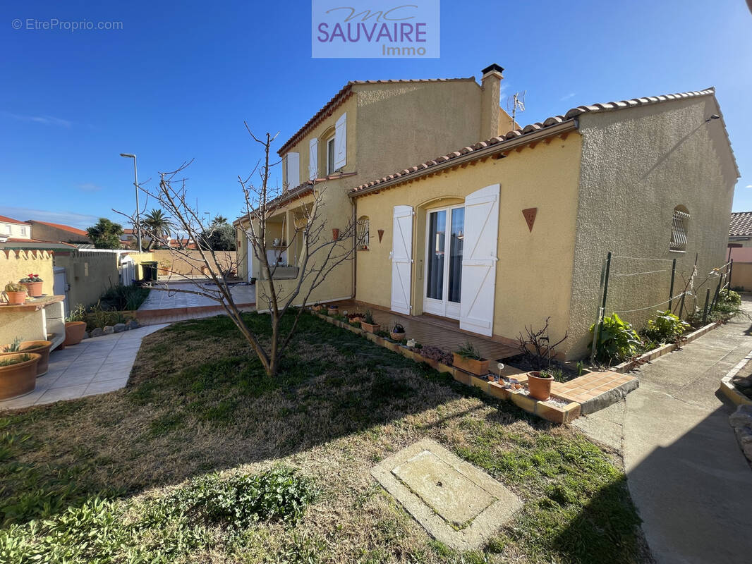 Maison à SAINT-LAURENT-DE-LA-SALANQUE