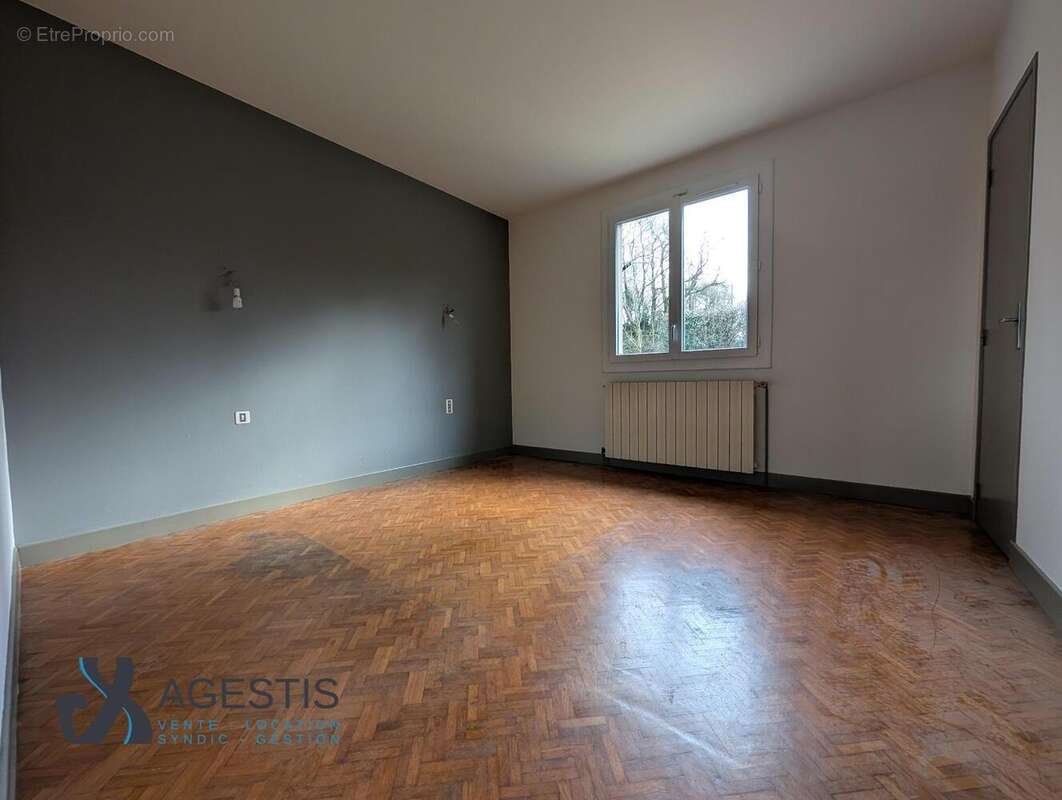   - Maison à LABRUGUIERE