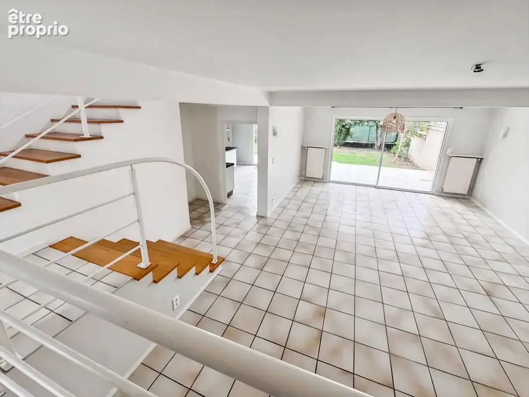 Clos chassaing /magnifique maison de ville / 5 chambres/ 3 sdb / jardin plat + terrasses/ garage et grand stationnement - photo 4