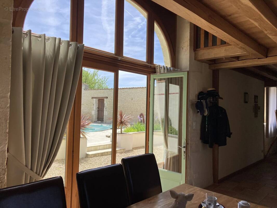 Jolie maison en pierre avec piscine au cœur du village - photo 7