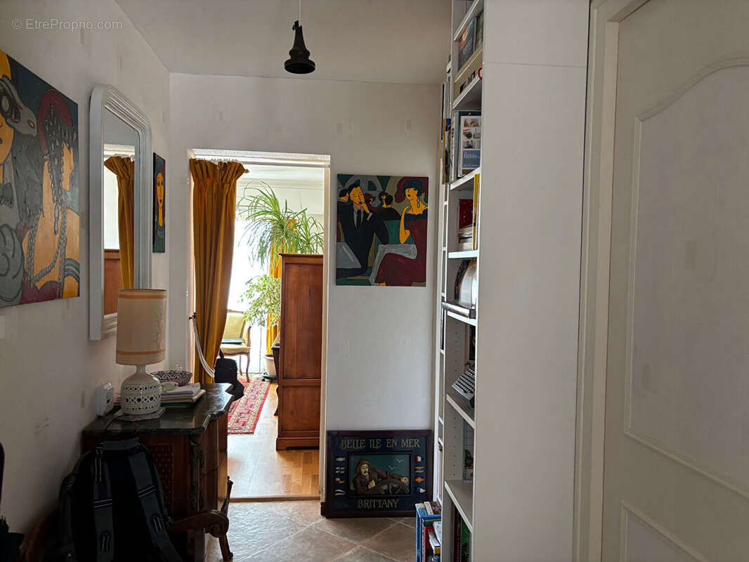 T.3 AURAY Vue sur SAINT GOUSTAN - 67 m² avec garage et cave - photo 4