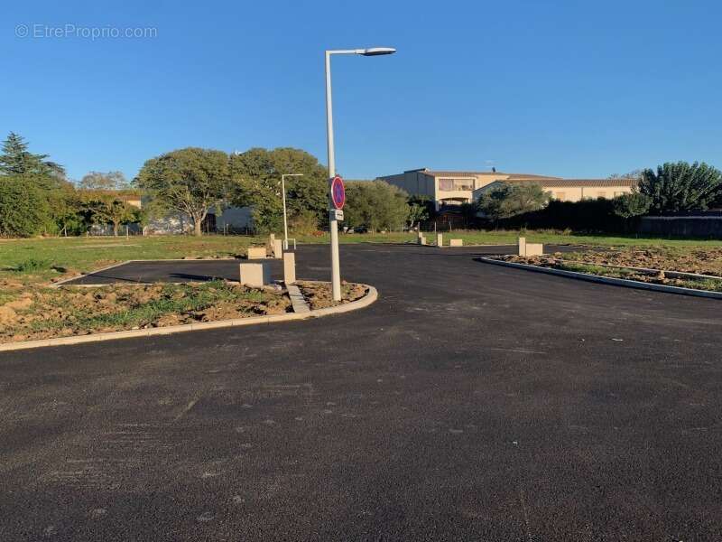 Terrain à SAINT-CHAPTES