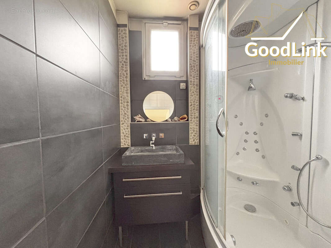 Appartement à AUBERVILLIERS