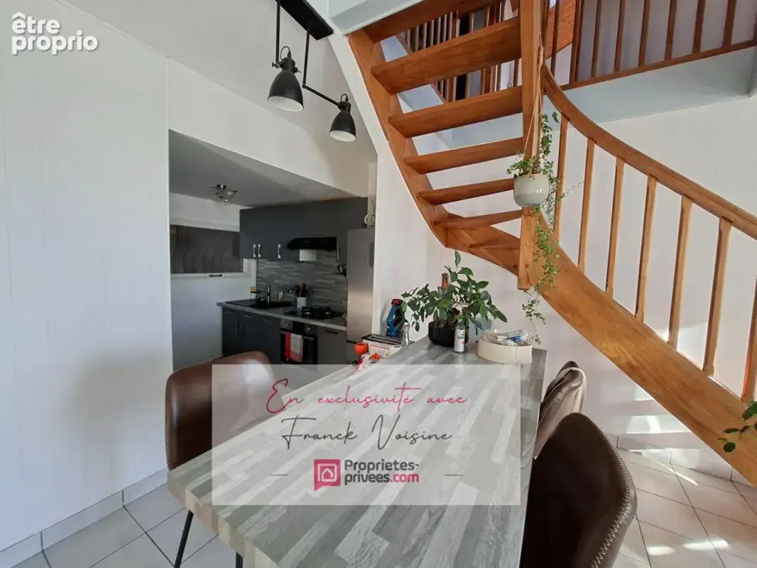 A VENDRE en Exclusivité aux Herbiers, maison de 104 m2 avec 2 chambres (possibilité 3° chambre)  et 1 bureau sur une parcelle de - photo 3