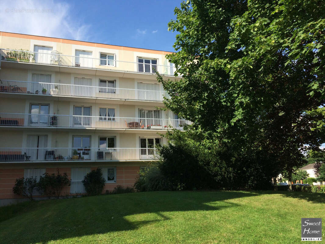 Appartement à MAGNY-LES-HAMEAUX