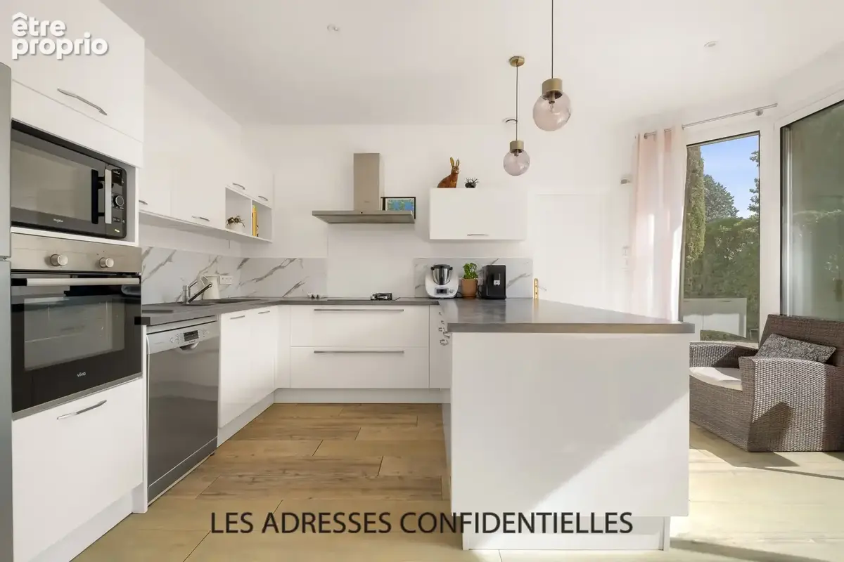 Champagne Au Mont D'or - Maison familiale - 226.50 m2 - sur grand parc arboré - photo 7