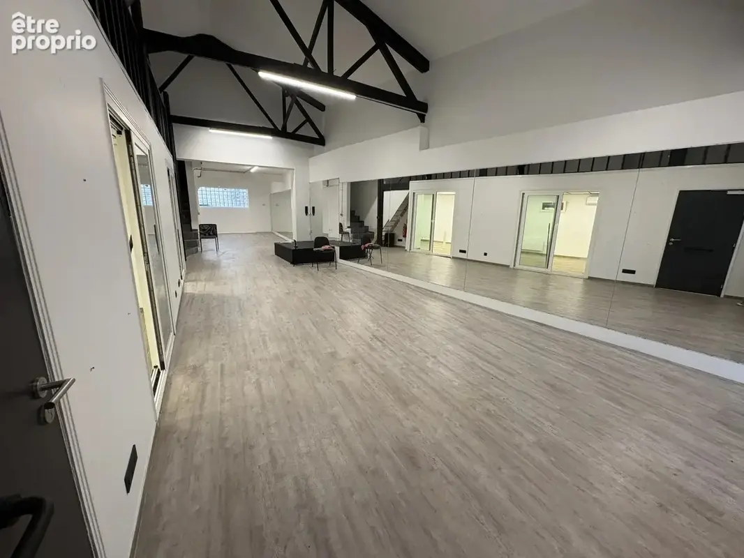 Ref 1811 : Local/Entrepôt avec Studio et Bureau - photo 2