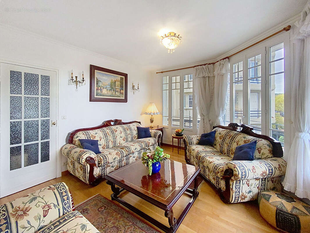 Appartement à SAINT-MAUR-DES-FOSSES