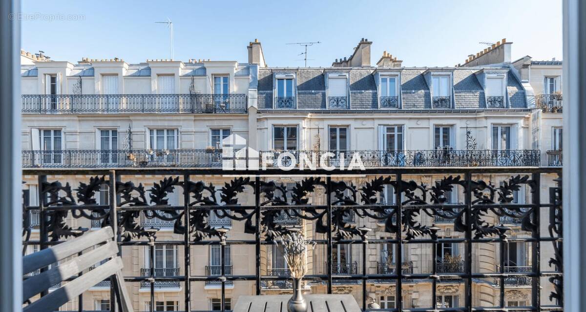 Appartement à PARIS-14E