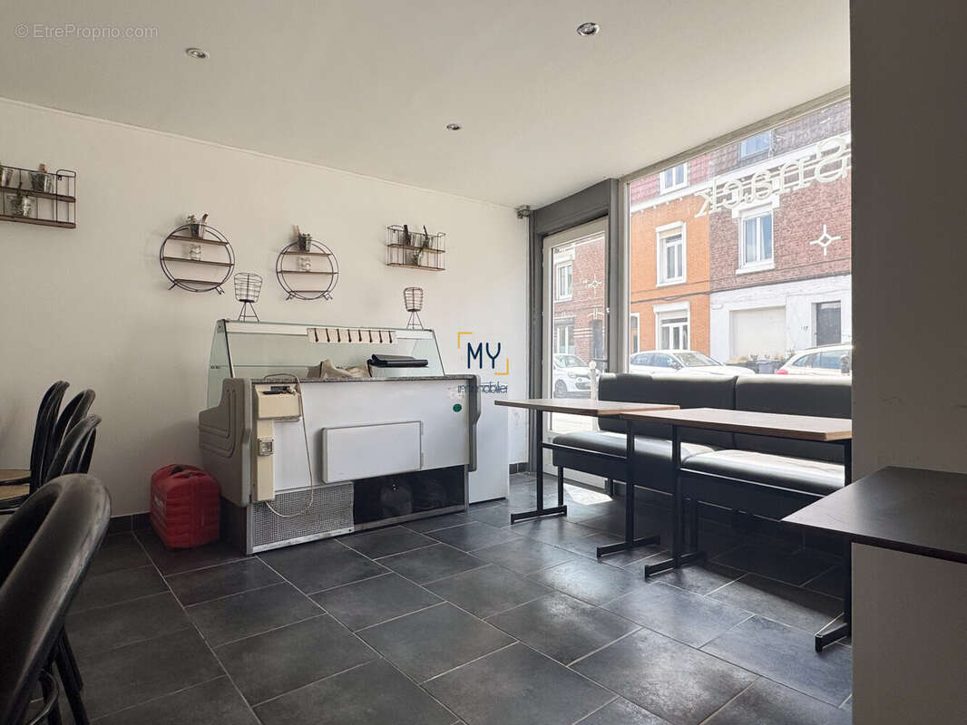 IMMEUBLE  (LOCAL COMMERCIAL + APPARTEMENT T2 À L&#039;ÉTAGE) - 112 m² - Saint-André-Lez-Lille - Investissement - Appartement à SAINT-ANDRE-LEZ-LILLE