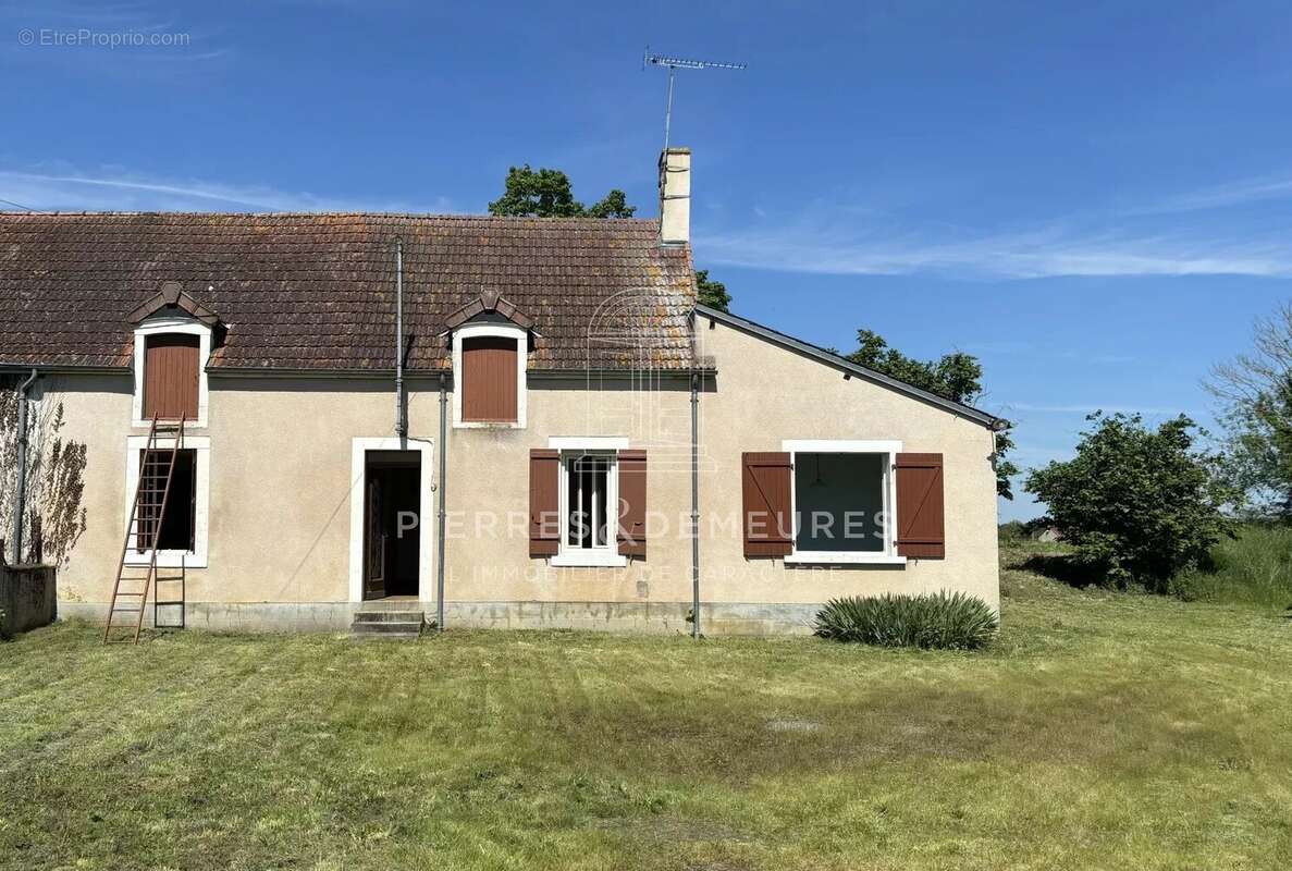 Maison à SAINT-HILAIRE-EN-LIGNIERES