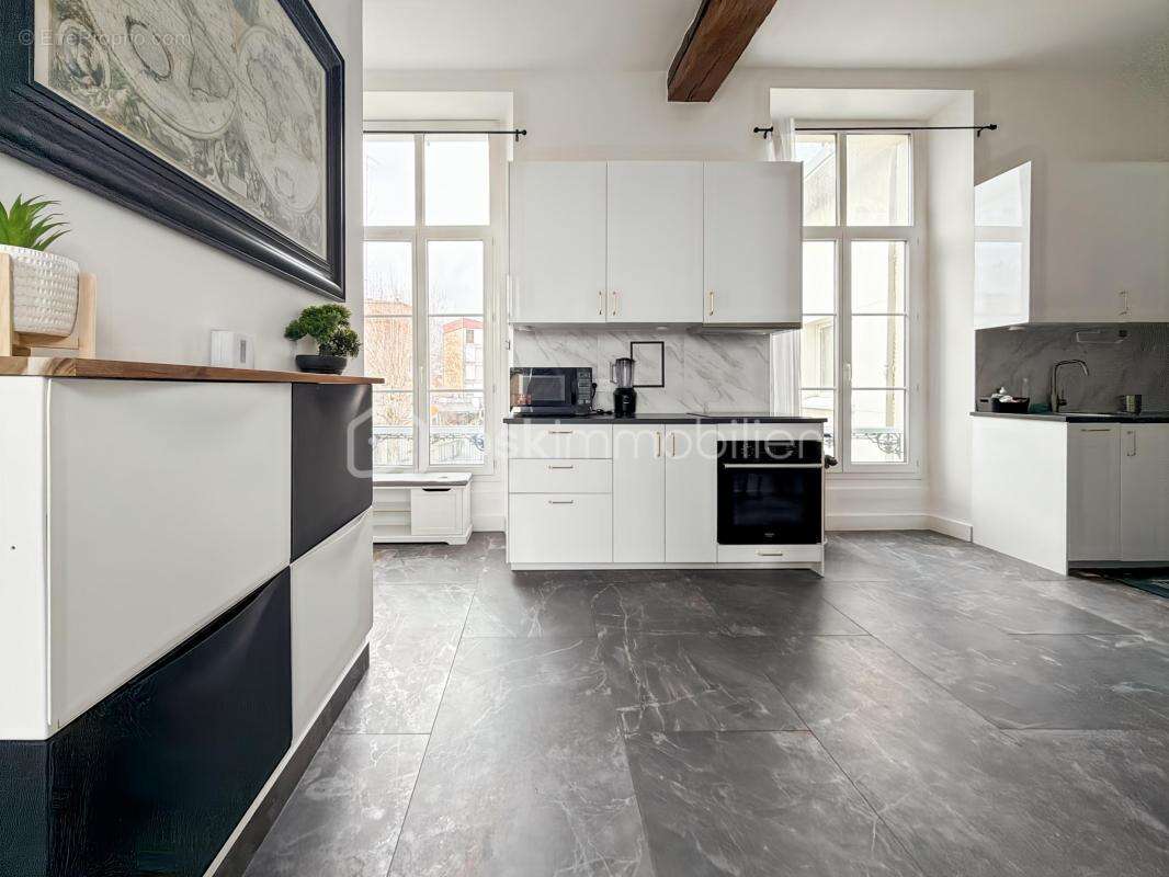 Appartement PRESTIGE F4/F5 Rive droite 113 m2  - 4 chambres - cave et parkings - photo 2