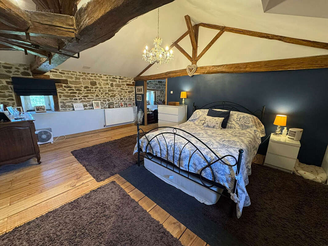 HAUTE VIENNE -  Superbe ferme en pierre entièrement rénovée ? grandes granges et 1,5 hectare de terrain - photo 8