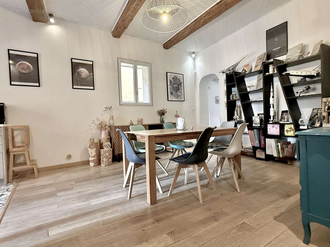 Maison de village avec garage, studio et un extérieur de 75 m2 - photo 5
