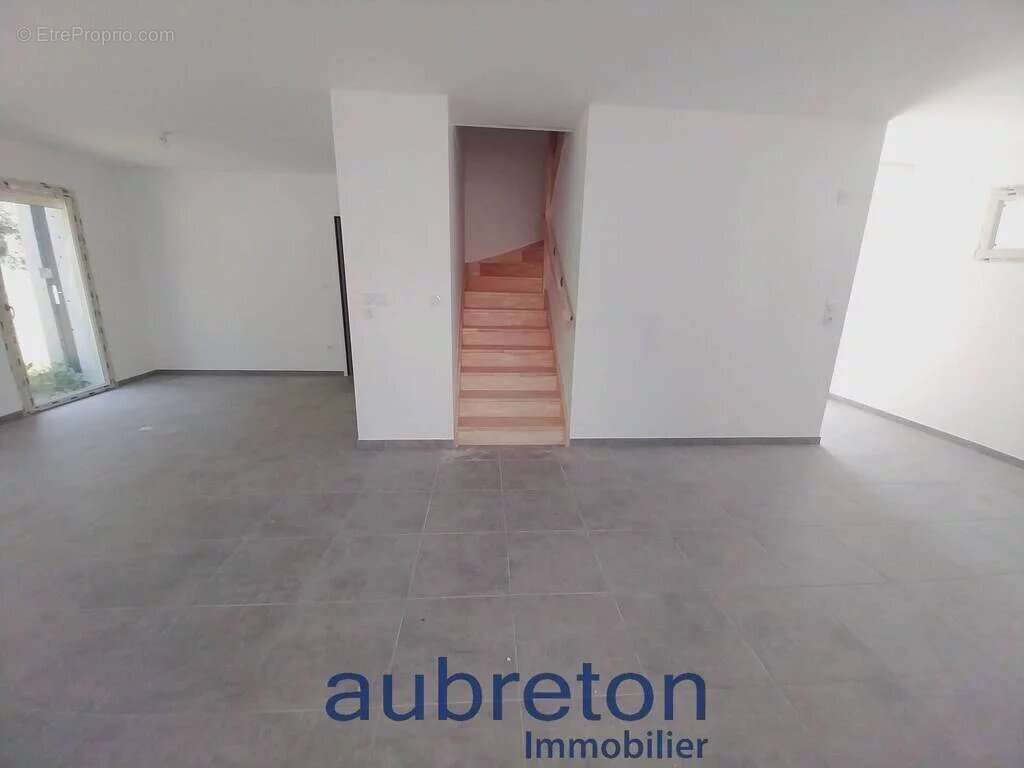 Maison à COGNIN-LES-GORGES