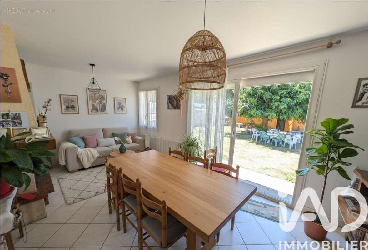 Maison 86 m² à Montignac-Charente  - photo 3