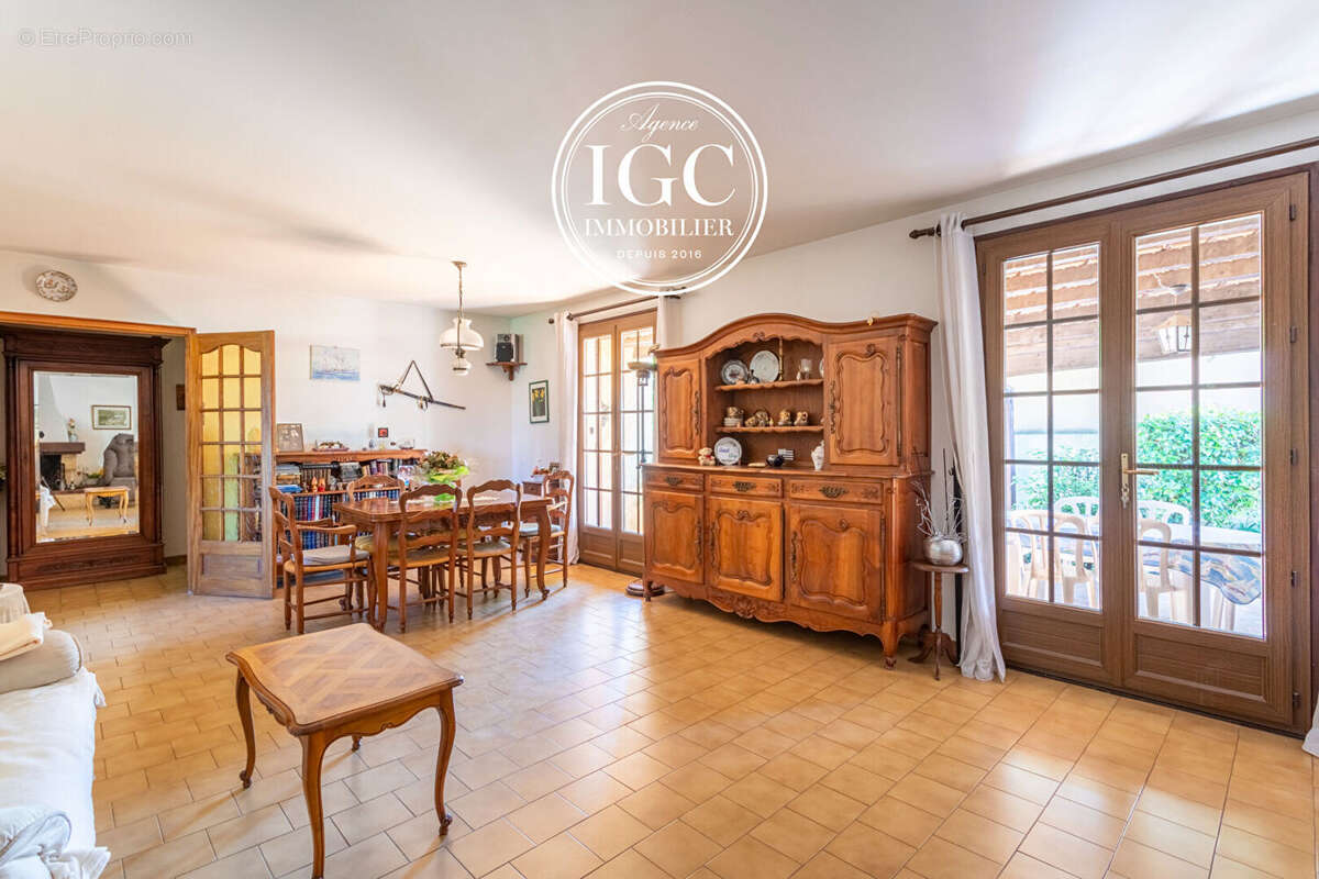 Maison à CHATEAUNEUF-LES-MARTIGUES