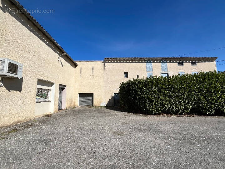 A vendre corps de ferme + dependance + garage       limoux - photo 1
