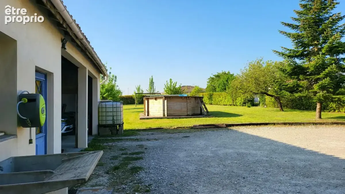 Maison en pierre, volumes généreux et charme à MORNAC - photo 15