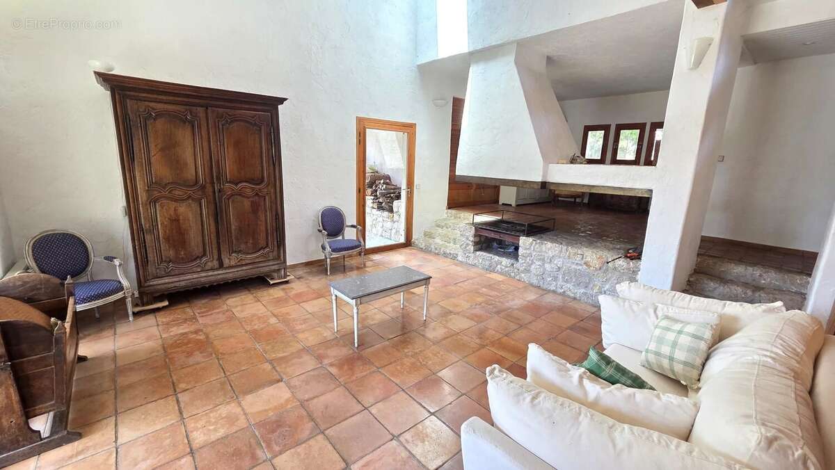Villa avec piscine vue collines - Terrain 3000m² - photo 12