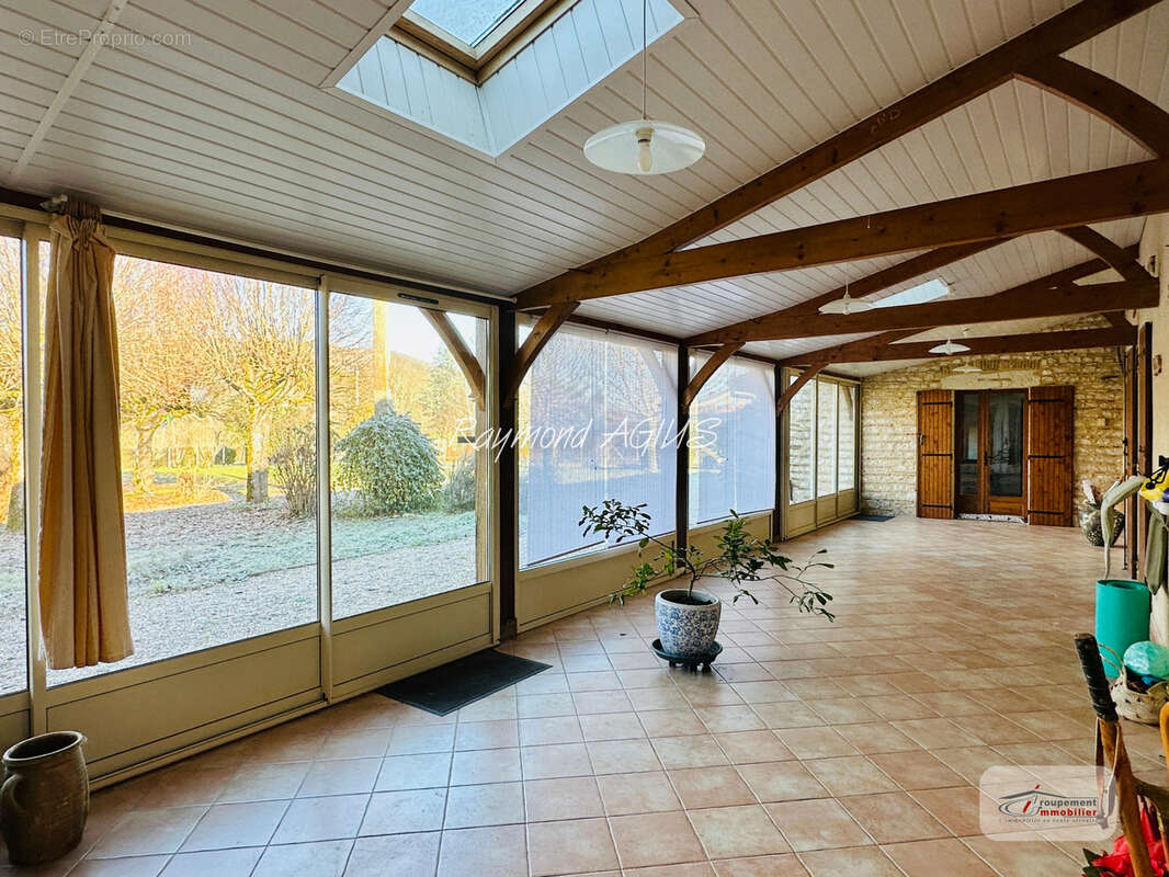 Charmante maison familiale de 4 chambres avec piscine et jardin arboré - photo 18