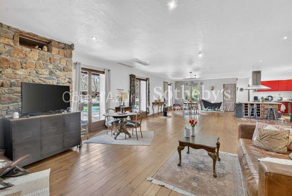 Maison à TOURRETTES