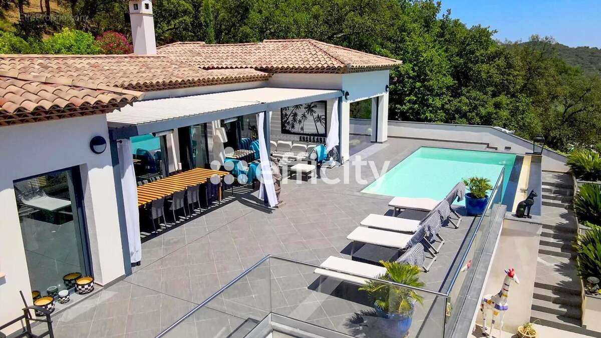 Maison à LES ADRETS-DE-L'ESTEREL