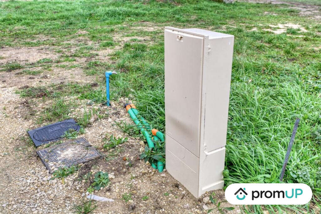 Terrain à LES MONTILS