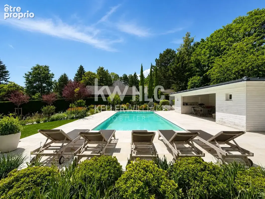 Maison 8 pièces 275 m² à vendre à Divonne-Les-Bains (01220) - photo 2
