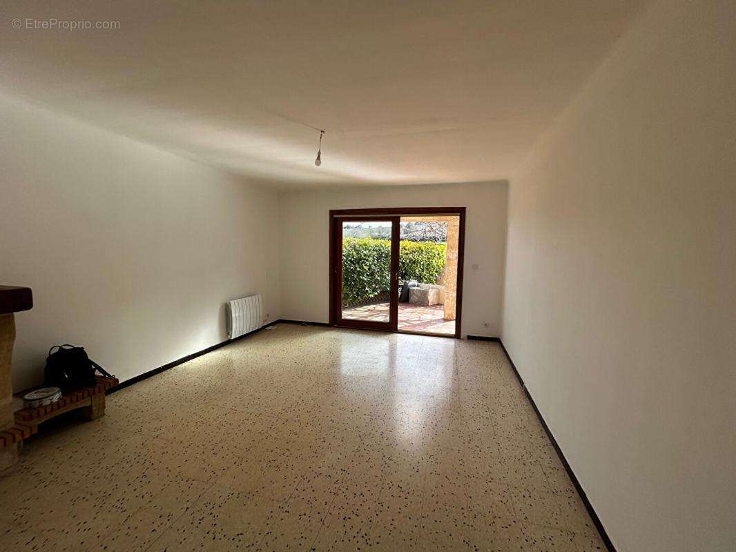 Maison à LE PUY-SAINTE-REPARADE