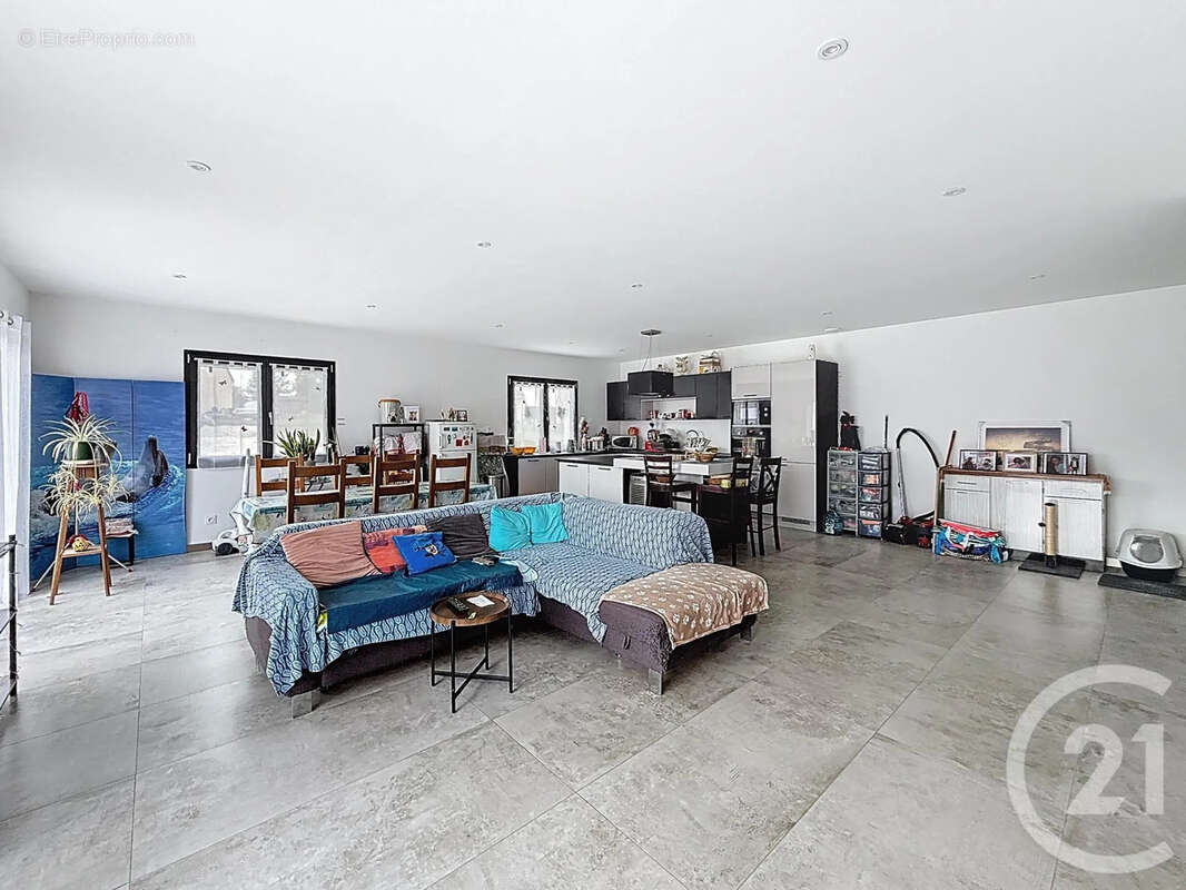 Maison 151 m² à Fontaine-Francaise  - photo 2