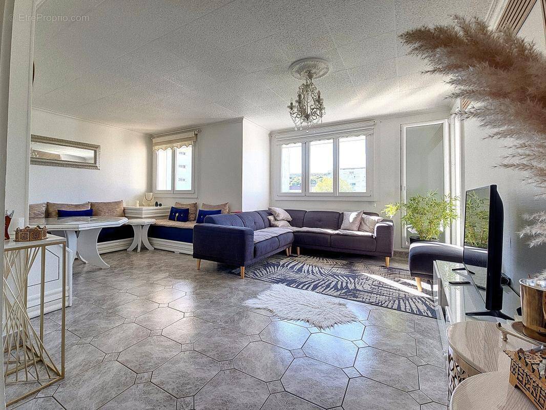 Appartement à CHENOVE