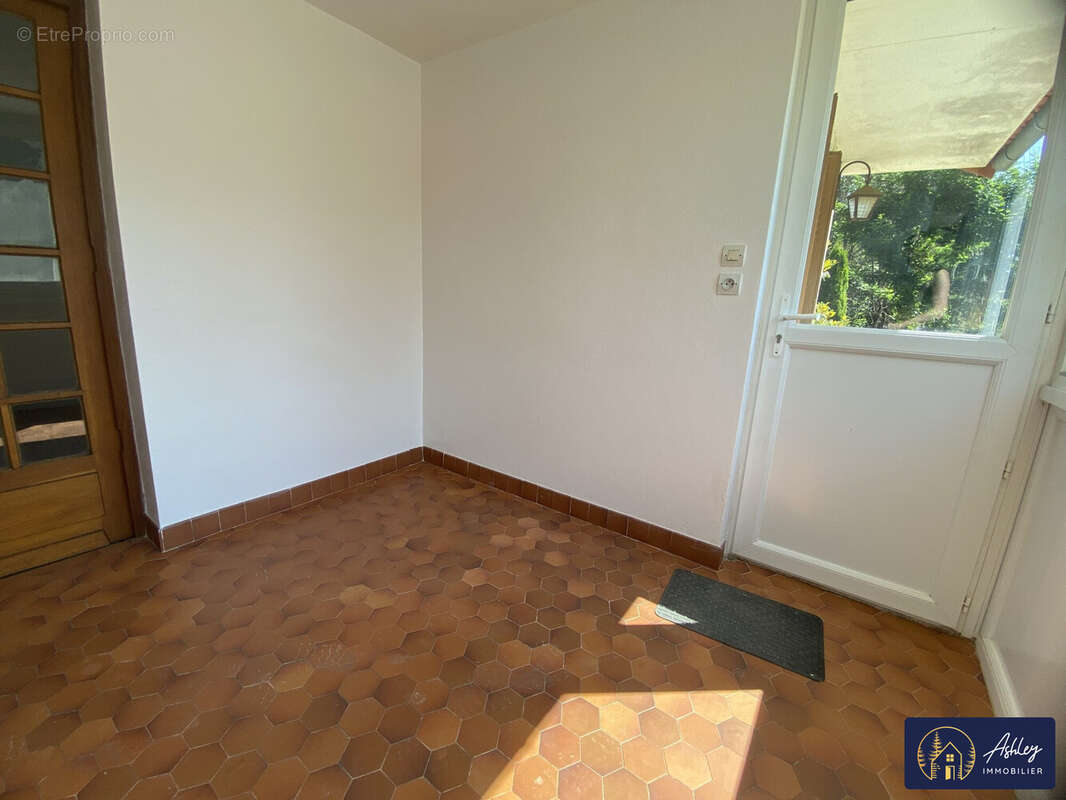 Maison 3 pièces YDES - Maison à YDES