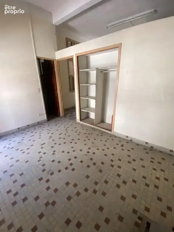 A vendre : bel immeuble a renover centre-ville fdf (97200) - photo 2
